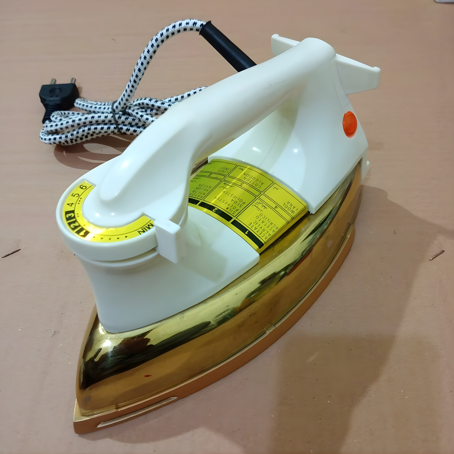 DC 12V Solar Iron – Portable & Eco-Friendly Travel Iron | Energy-Efficient Solar Powered Dry Iron for Home & Outdoor Use